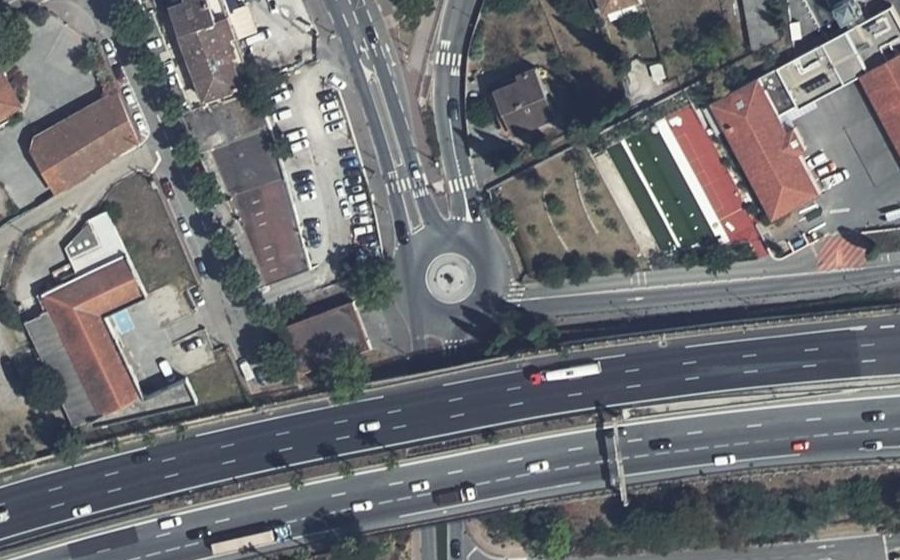Vue aérienne du Rond-point anonyme n°307457386