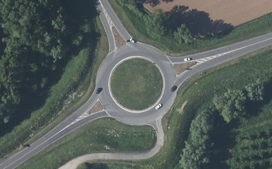 Vue aérienne du Rond-point anonyme n°30746378