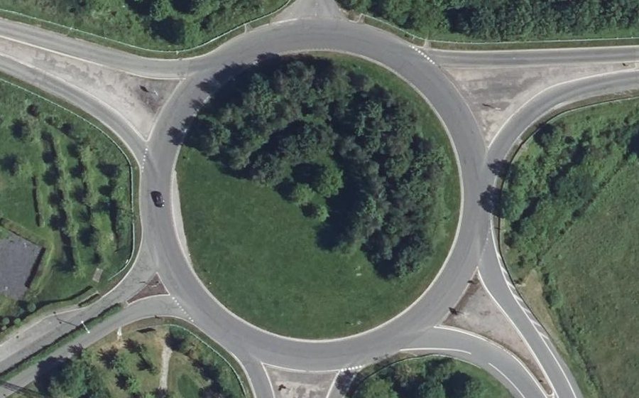 Vue aérienne du Rond-point anonyme n°30749954