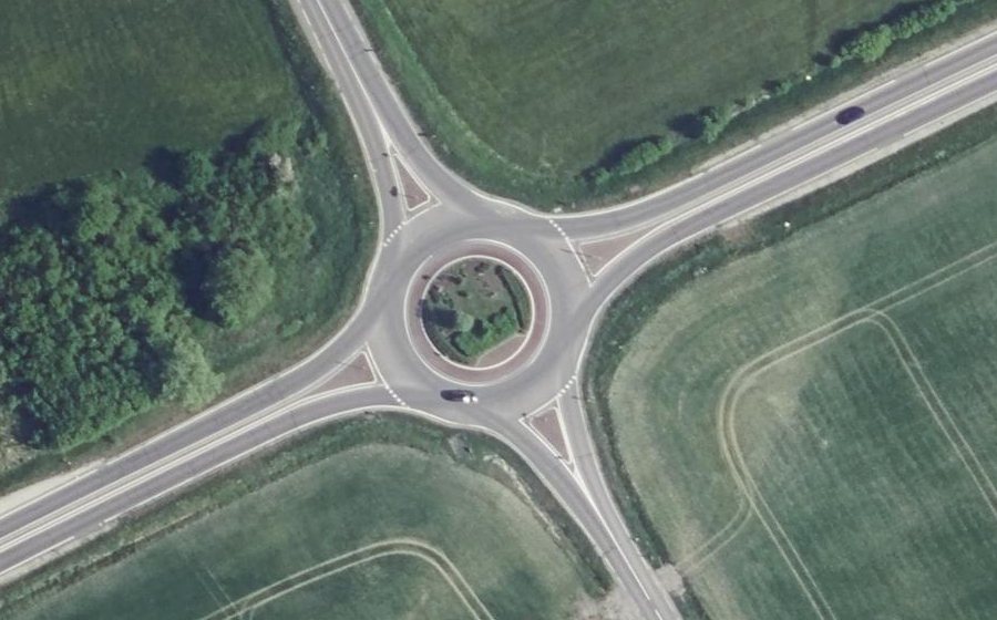 Vue aérienne du Rond-point anonyme n°307508440