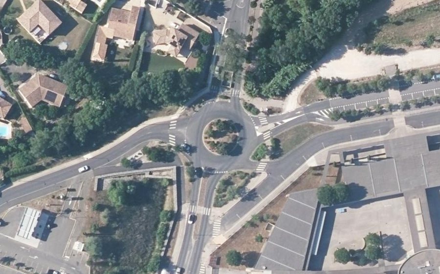 Vue aérienne du Rond-point anonyme n°30754671