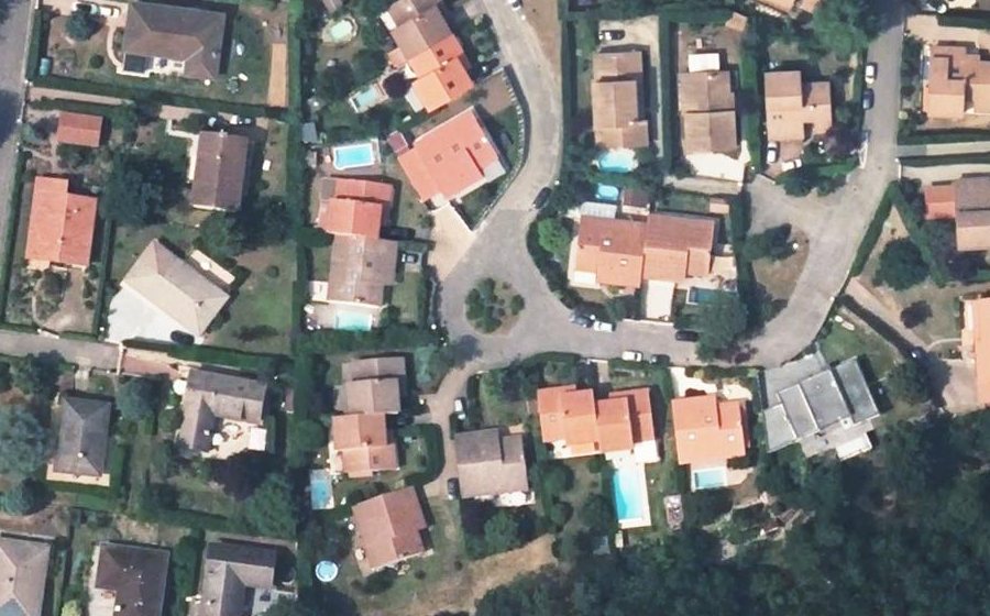 Vue aérienne du Rond-point anonyme n°307562524