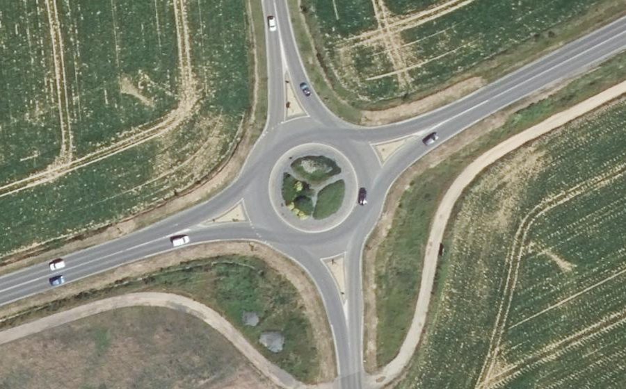 Vue aérienne du Rond-point anonyme n°307591358