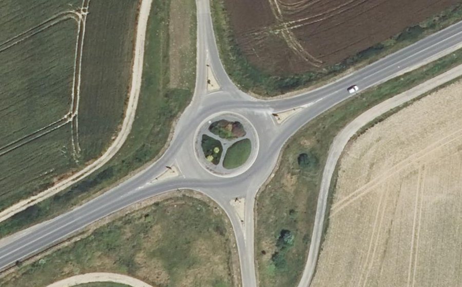 Vue aérienne du Rond-point anonyme n°307591360