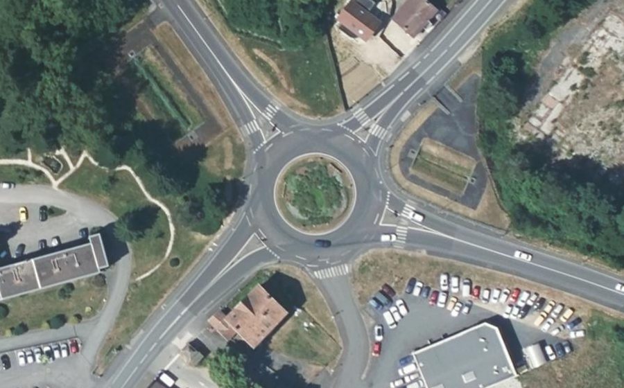Vue aérienne du Rond-point anonyme n°30759528