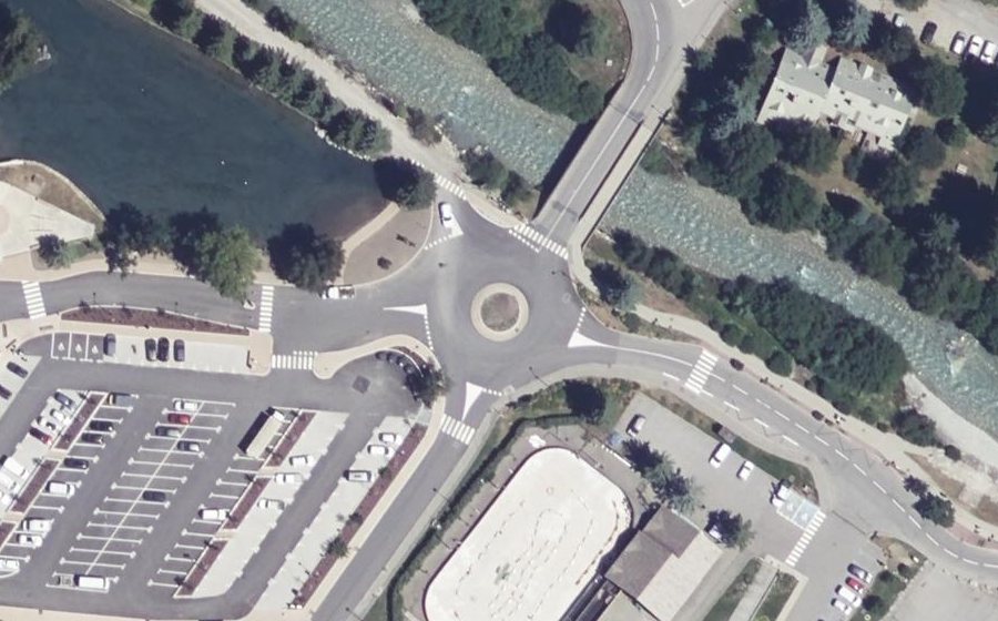 Vue aérienne du Rond-point anonyme n°30759866