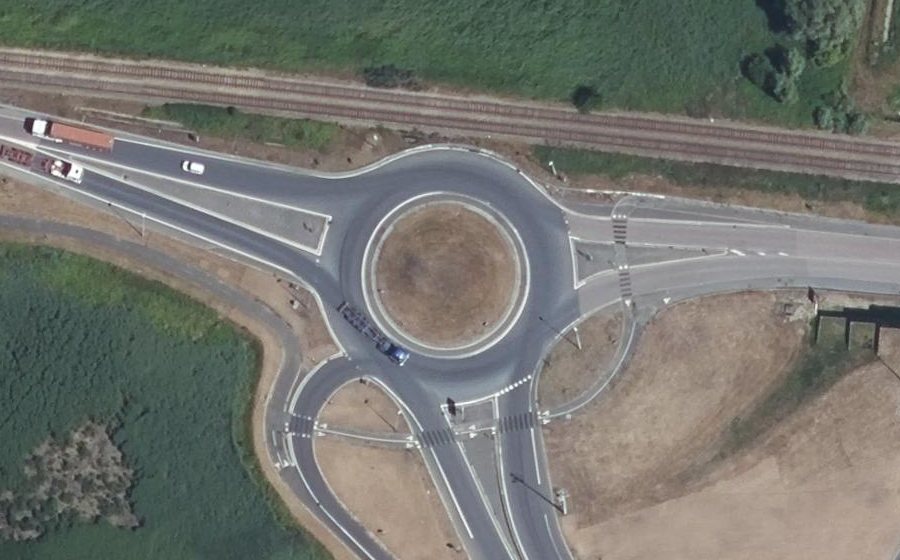 Vue aérienne du Rond-point anonyme n°30759913