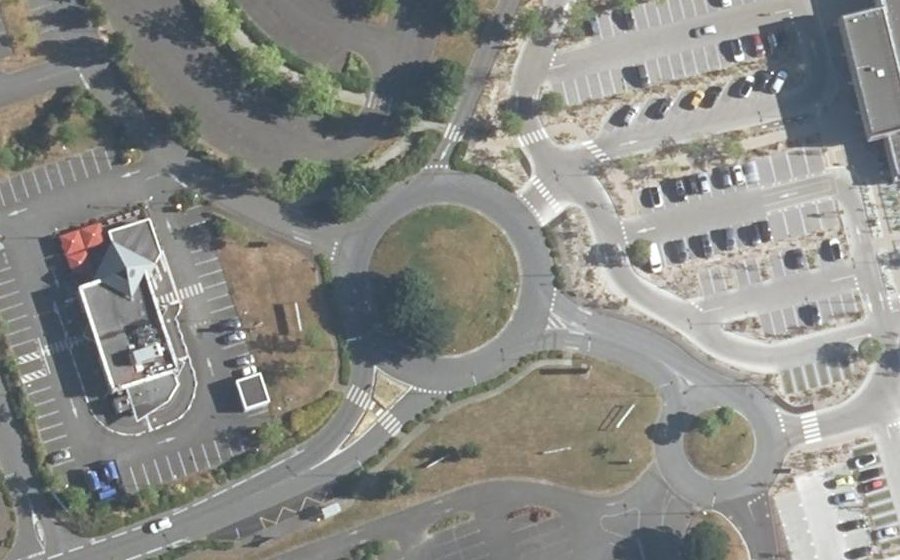 Vue aérienne du Rond-point anonyme n°30762611