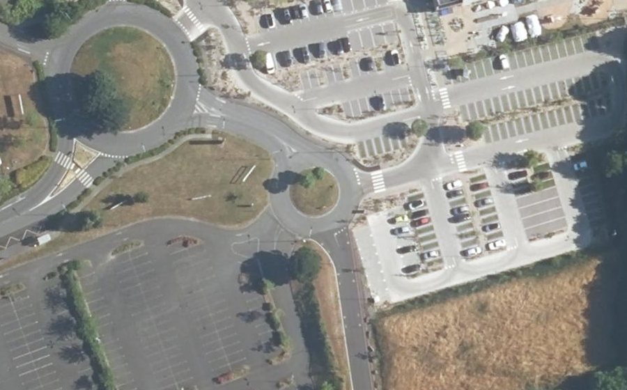 Vue aérienne du Rond-point anonyme n°30762615