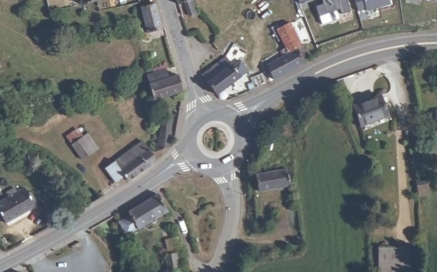 Vue aérienne du Rond-point anonyme n°30763343
