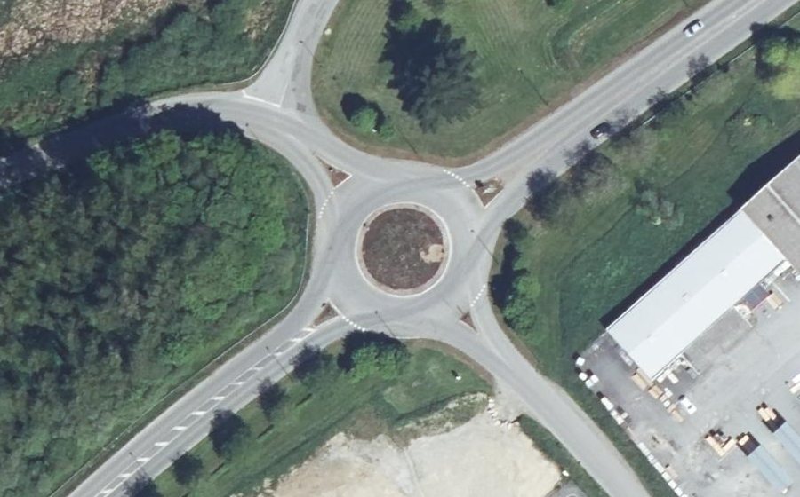 Vue aérienne du Rond-point anonyme n°30763386