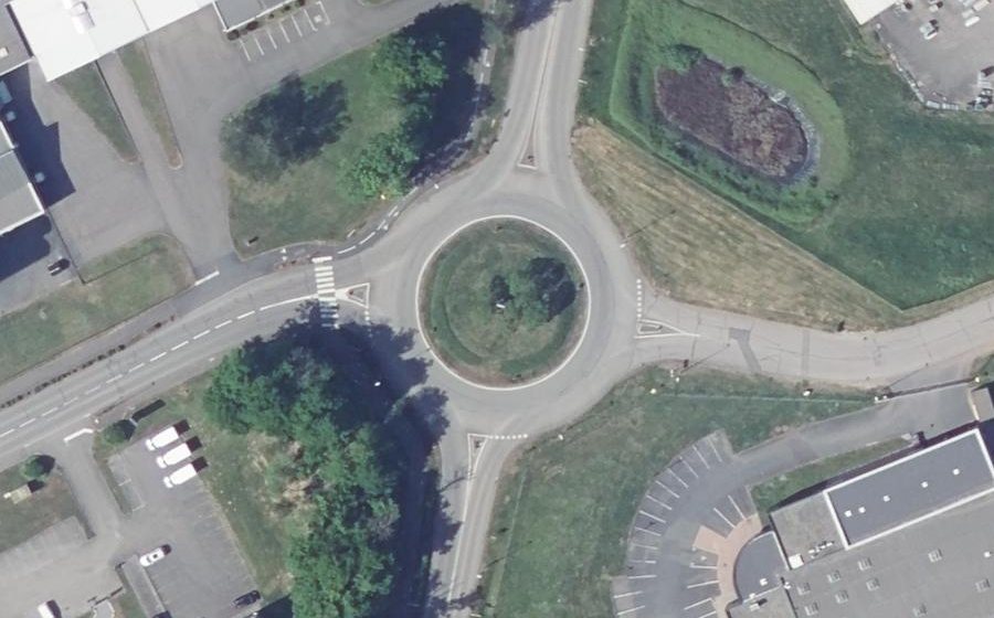 Vue aérienne du Rond-point anonyme n°30766947