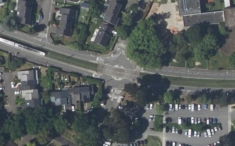 Vue aérienne du Rond-point anonyme n°30768290