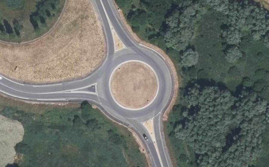 Vue aérienne du Rond-point anonyme n°30768666