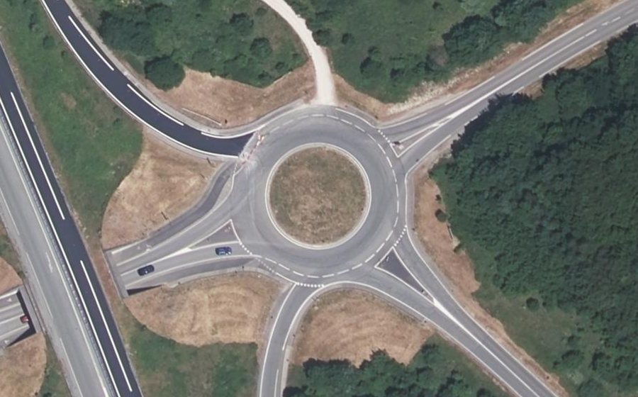 Vue aérienne du Rond-point anonyme n°30768721