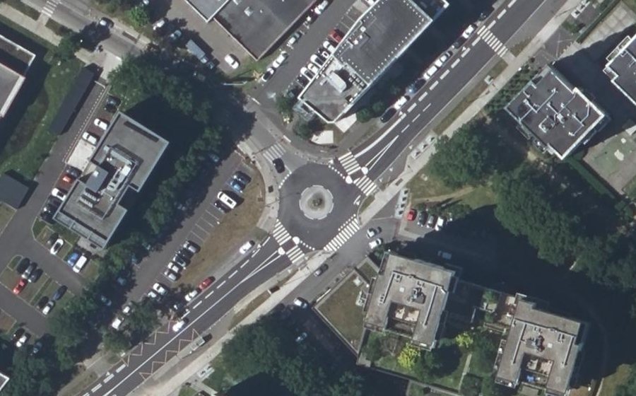 Vue aérienne du Rond-point anonyme n°30785488