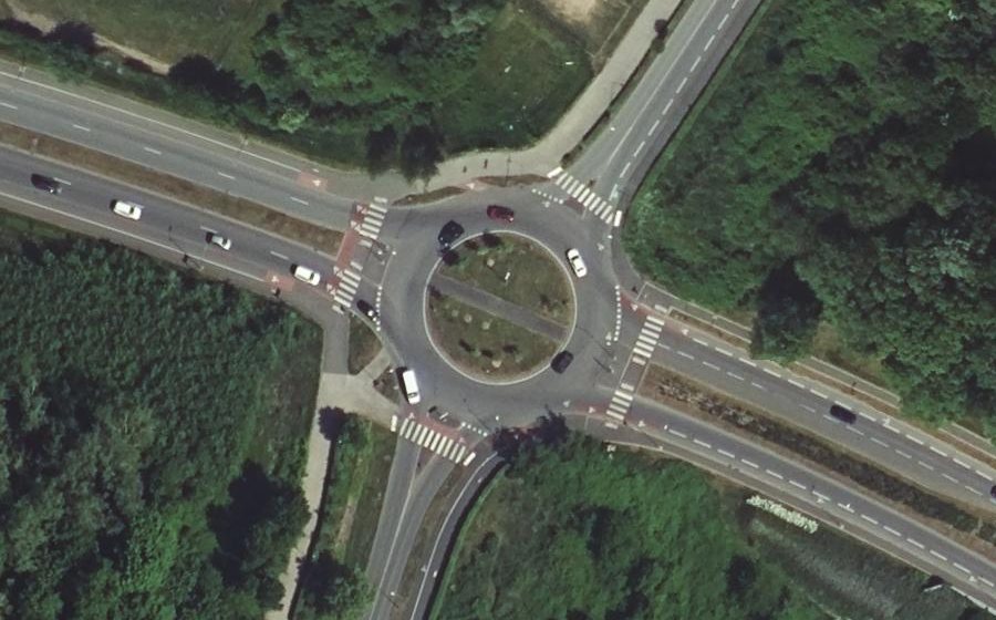 Vue aérienne du Rond-point anonyme n°307877636