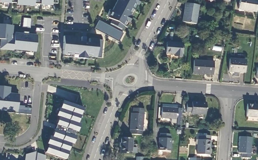 Vue aérienne du Rond-point anonyme n°30805430