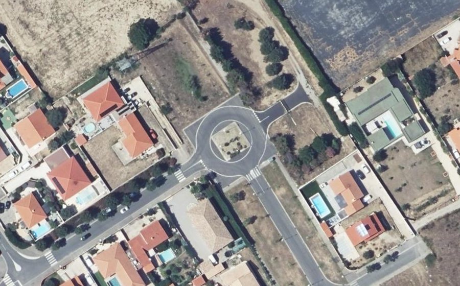 Vue aérienne du Rond-point anonyme n°308104016