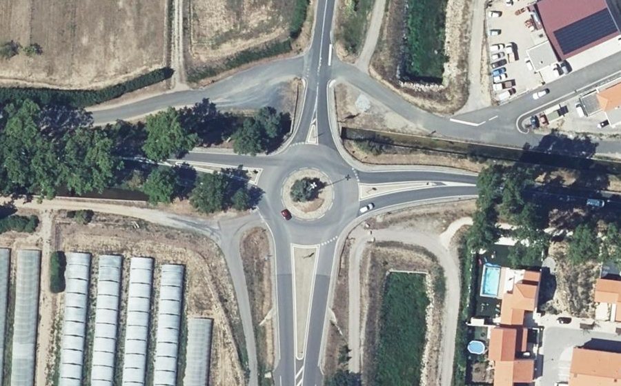 Vue aérienne du Rond-point anonyme n°30818742