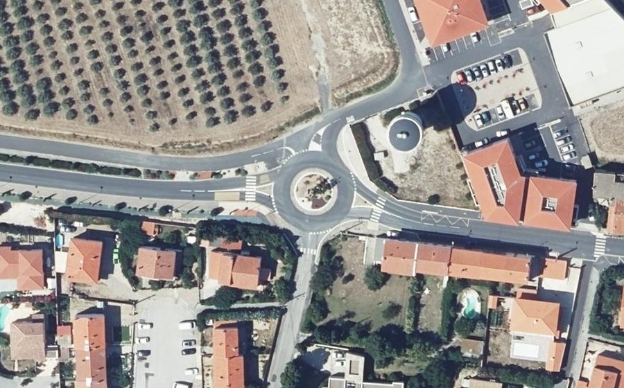 Vue aérienne du Rond-Point des Jaunes et Noires