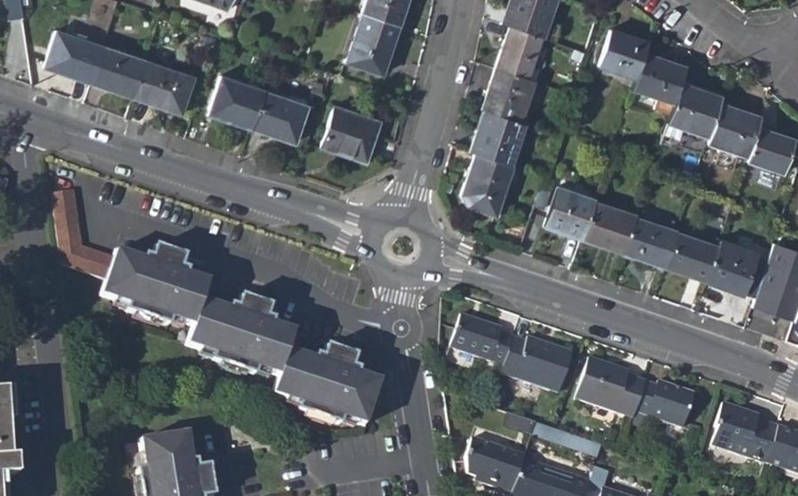 Vue aérienne du Rond-point anonyme n°30822605