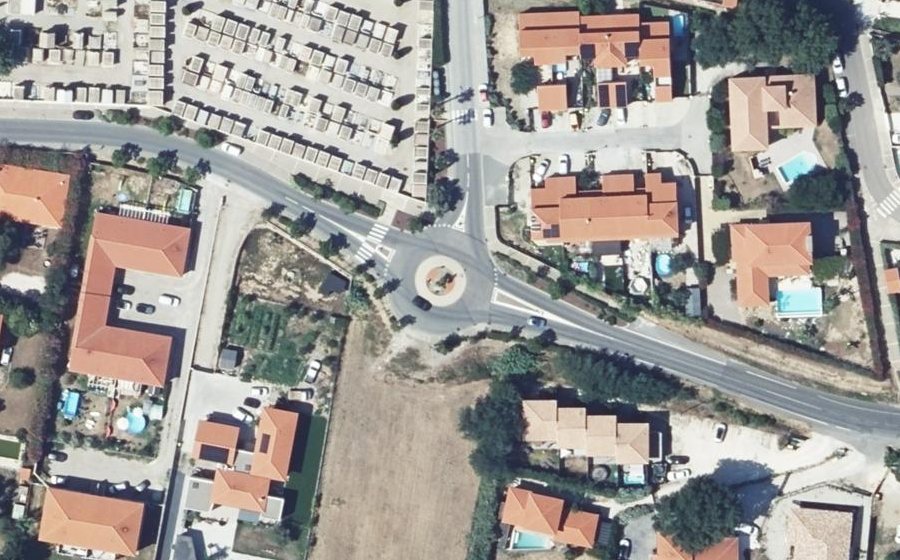 Vue aérienne du Rond-point anonyme n°30824125