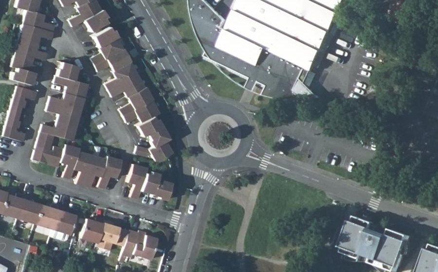 Vue aérienne du Rond-point anonyme n°30828449