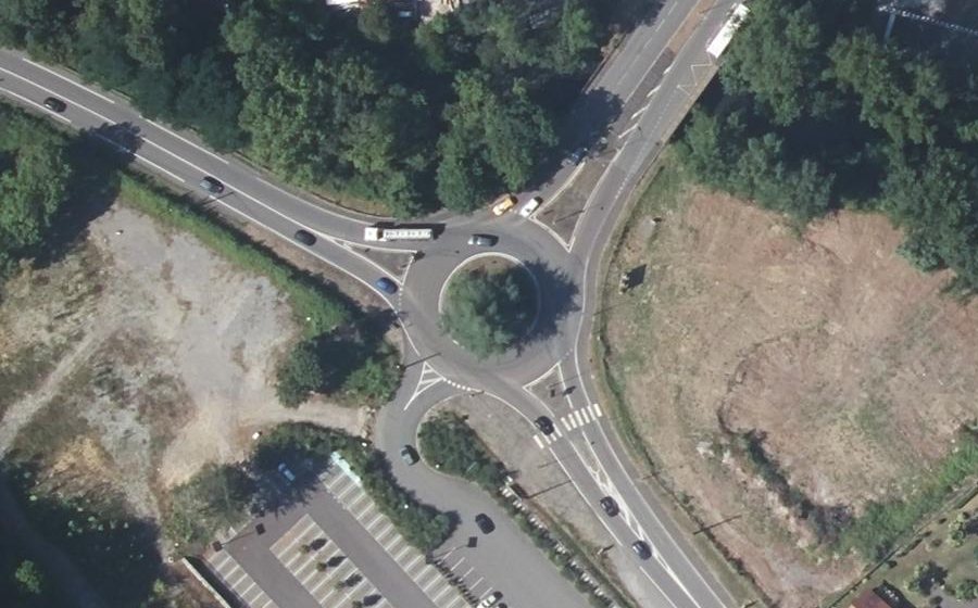 Vue aérienne du Rond-point anonyme n°30828676