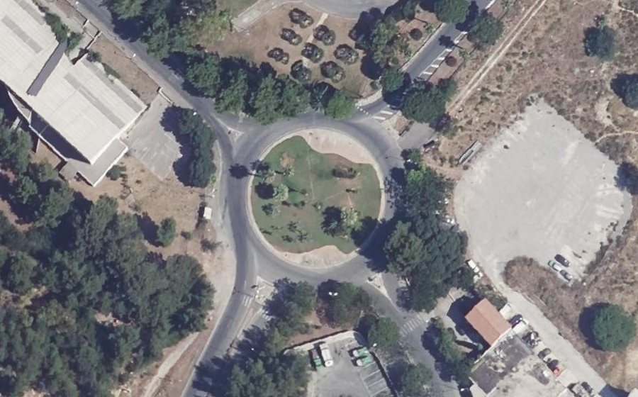 Vue aérienne du Rond-point anonyme n°30836616