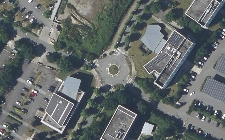 Vue aérienne du Rond-point anonyme n°30838257