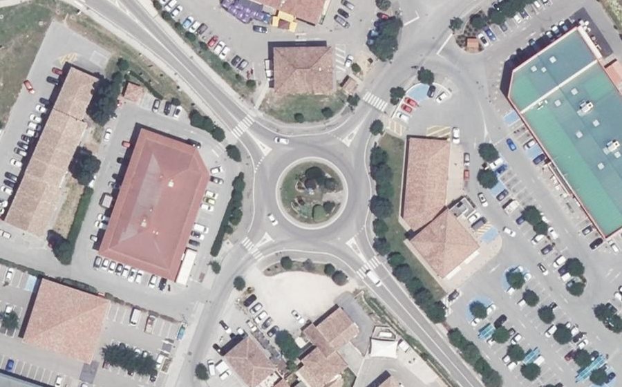 Vue aérienne du Rond-point anonyme n°30841848