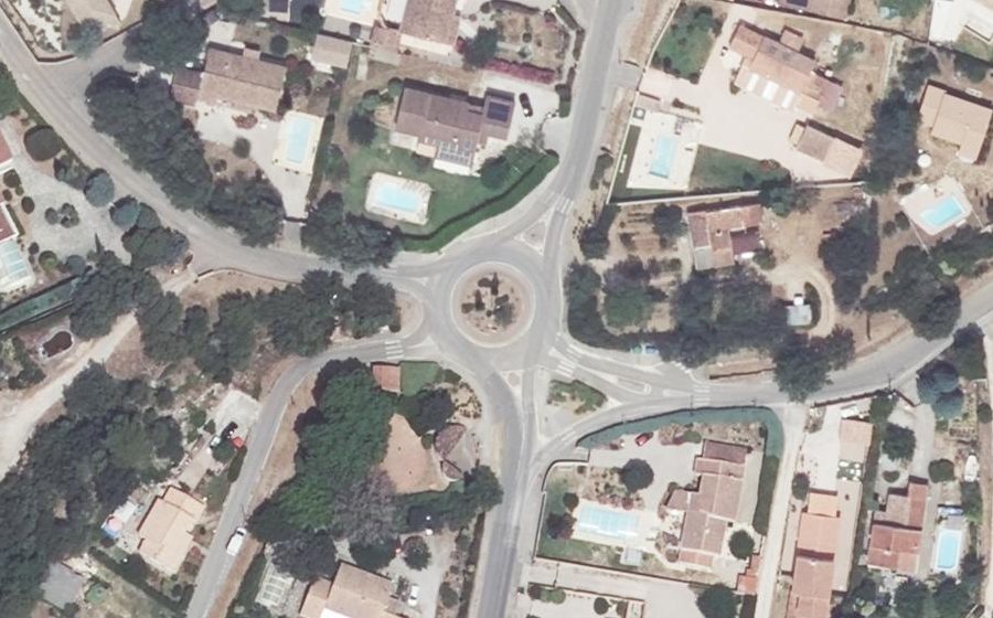 Vue aérienne du Rond-point anonyme n°30842327