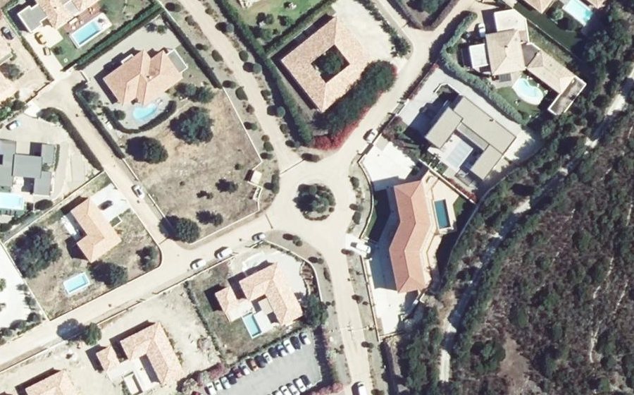 Vue aérienne du Rond-point anonyme n°308424415