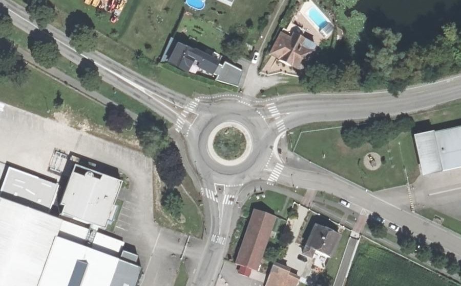 Vue aérienne du Rond-point anonyme n°30844761