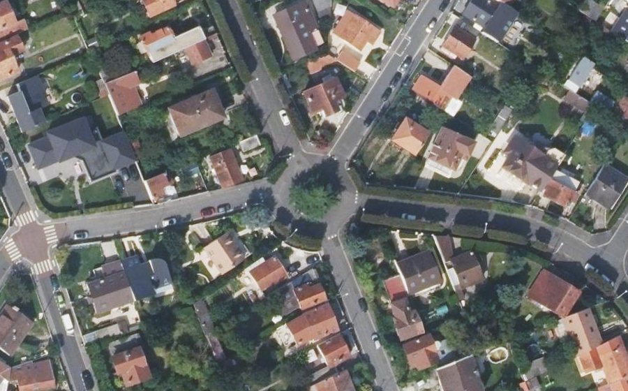Vue aérienne du Rond-point anonyme n°30846895