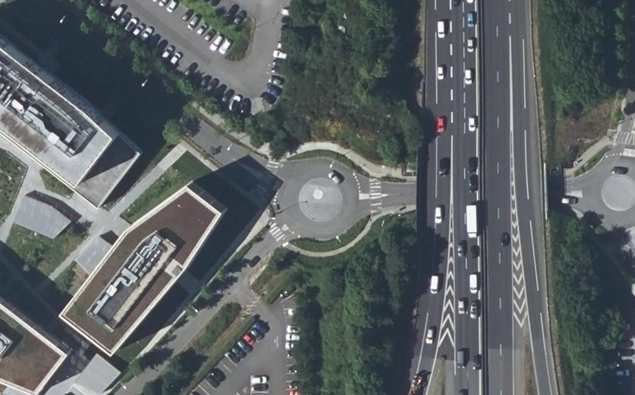 Vue aérienne du Rond-point anonyme n°30847822
