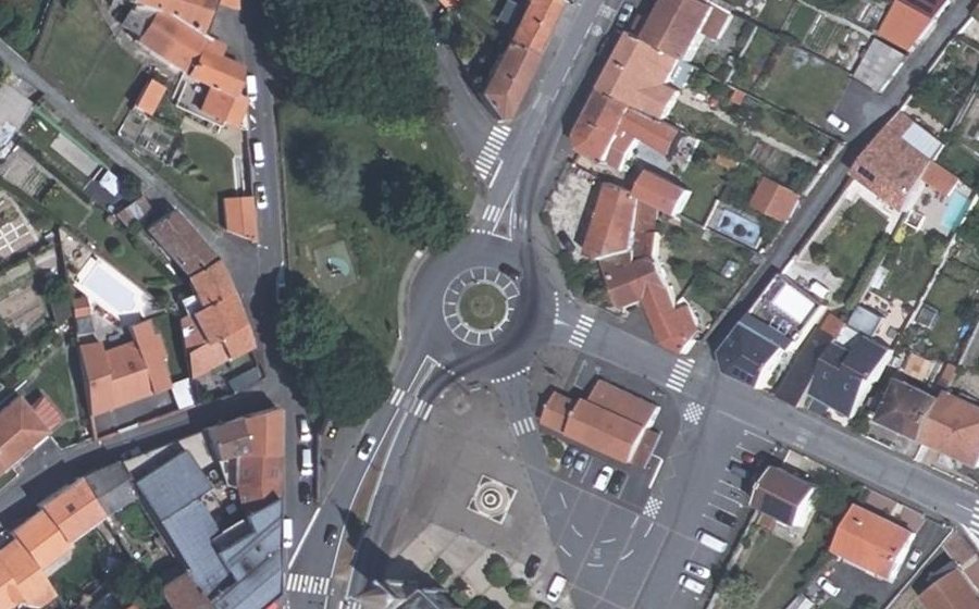 Vue aérienne du Rond-point anonyme n°30851803