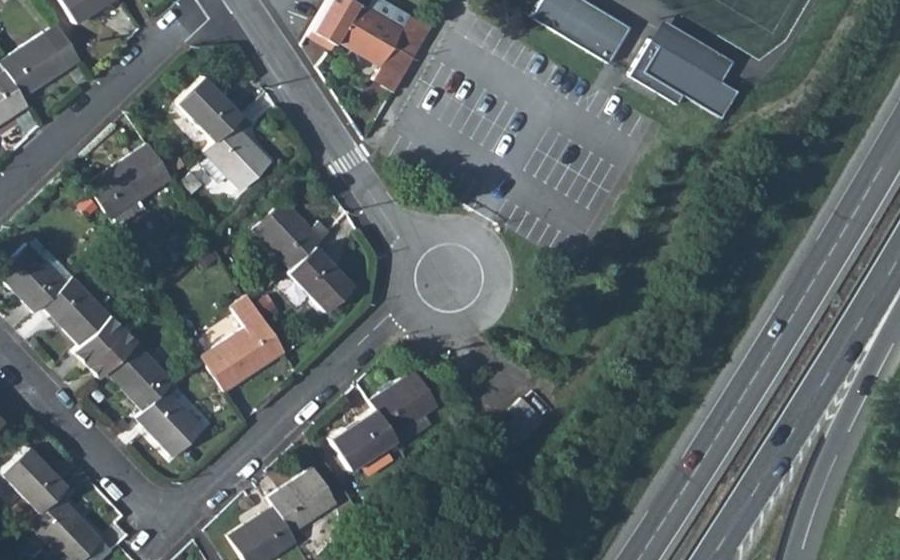 Vue aérienne du Rond-point anonyme n°30854240