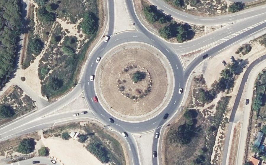Vue aérienne du Rond-point anonyme n°30858035