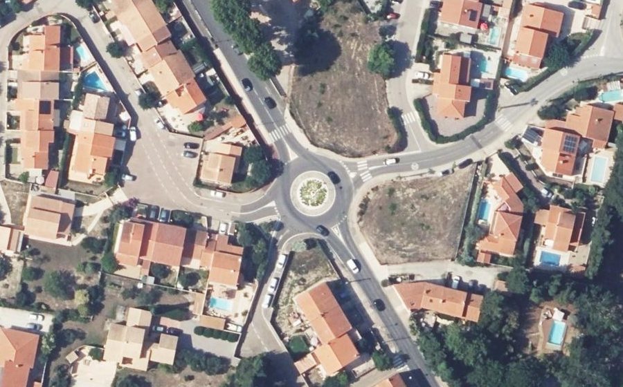 Vue aérienne du Rond-point anonyme n°30858705