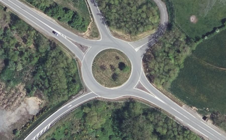 Vue aérienne du Rond-point anonyme n°30859051
