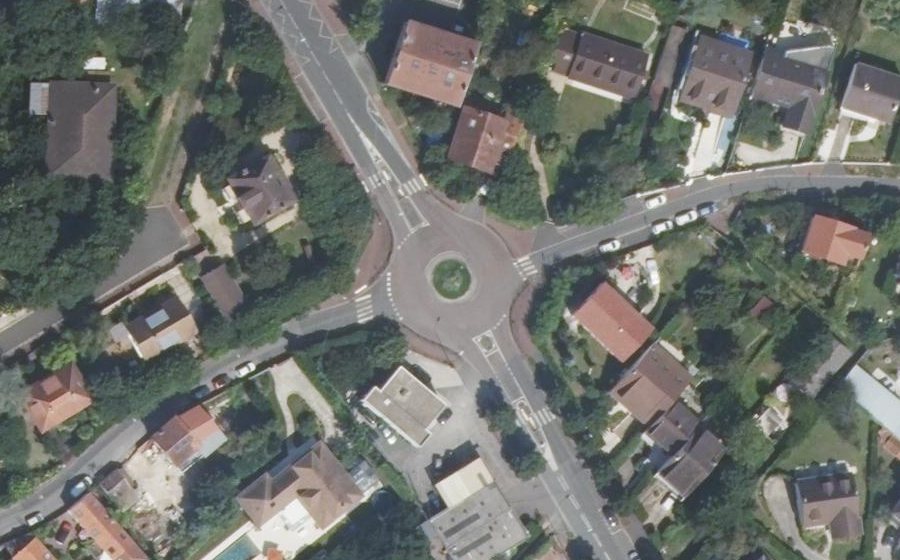 Vue aérienne du Rond-point anonyme n°308757123