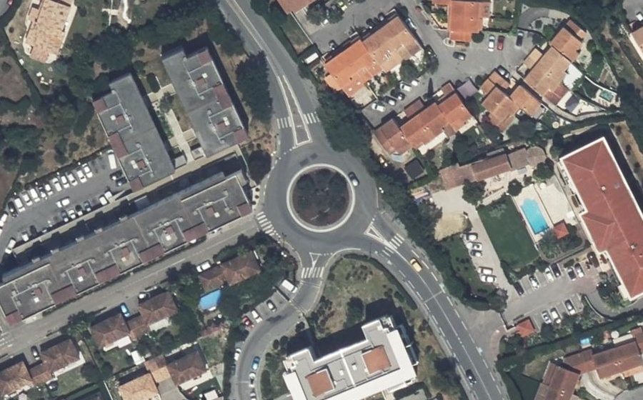 Vue aérienne du Rond-point anonyme n°30877803