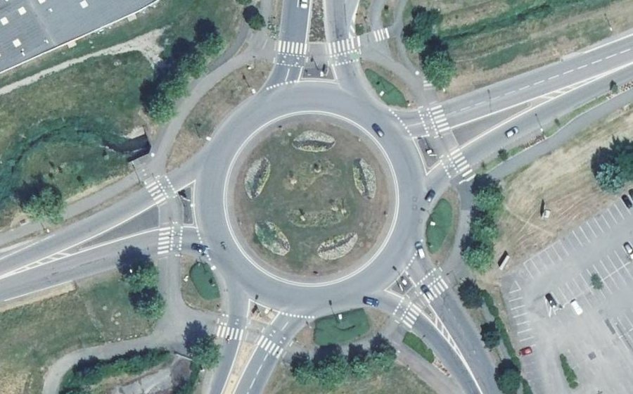 Vue aérienne du Rond-point anonyme n°308779879