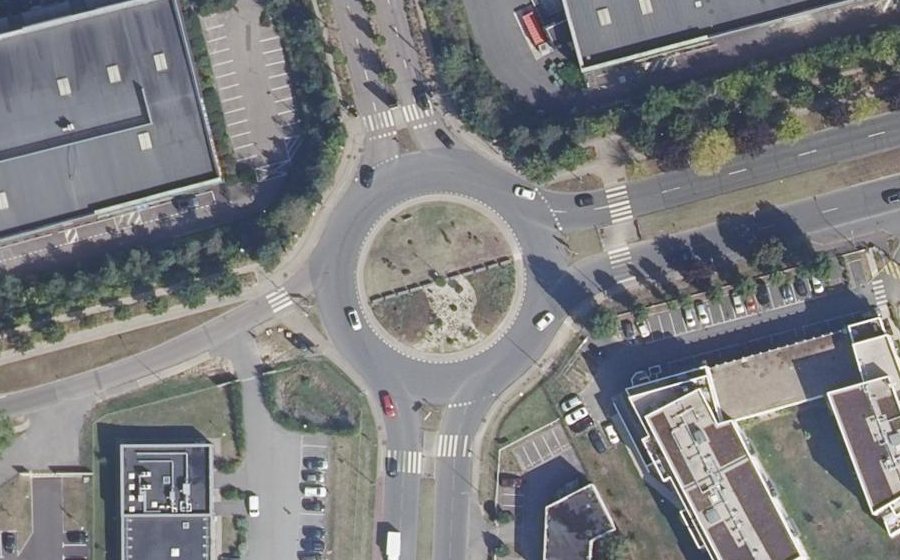 Vue aérienne du Rond-point anonyme n°30887723