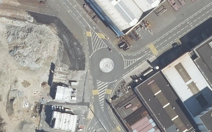 Vue aérienne du Rond-point anonyme n°308894717