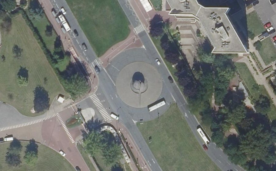 Vue aérienne du Rond-point anonyme n°30891837