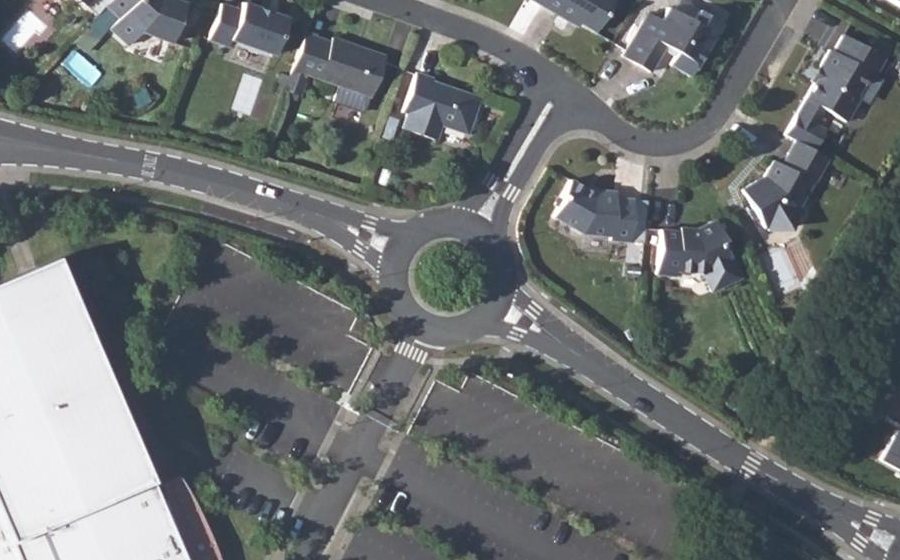 Vue aérienne du Rond-point anonyme n°30892786