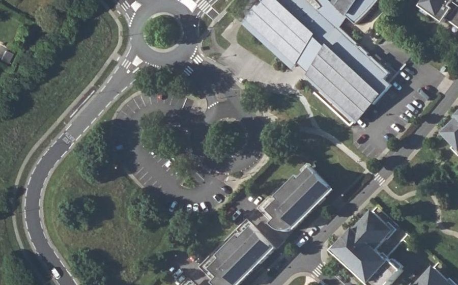 Vue aérienne du Rond-point anonyme n°30894148